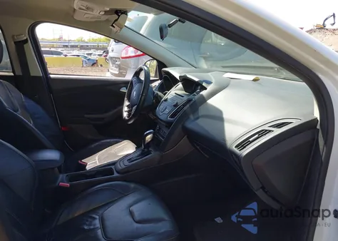 2016 Ford Focus Se z USA, uszkodzony, nr VIN 1FADP3K20GL332595